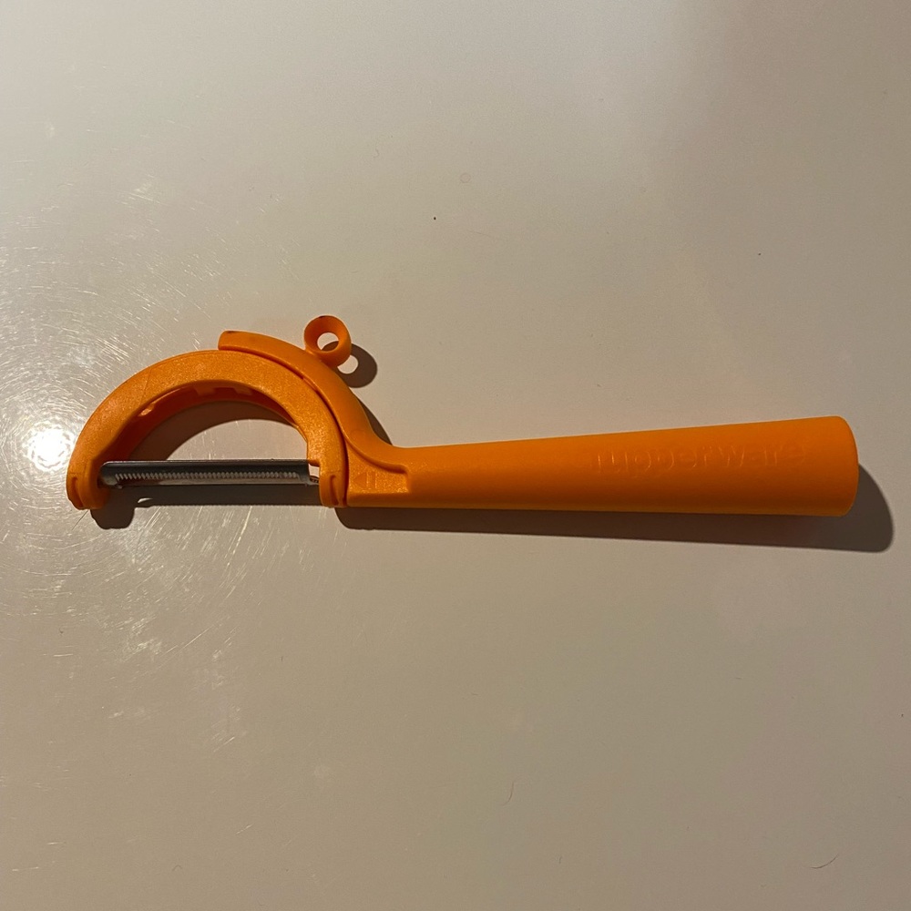 Tupperware veggie peeler